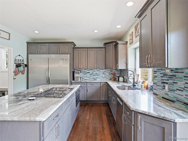 1209 Miners Run, Rochester, MI 48306