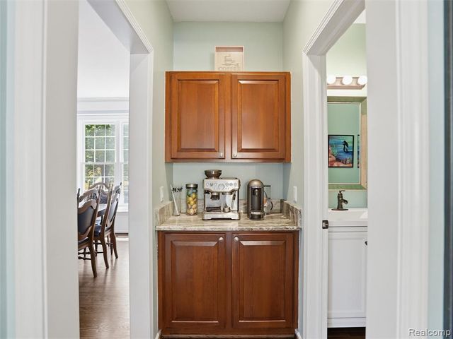 1209 Miners Run, Rochester, MI 48306