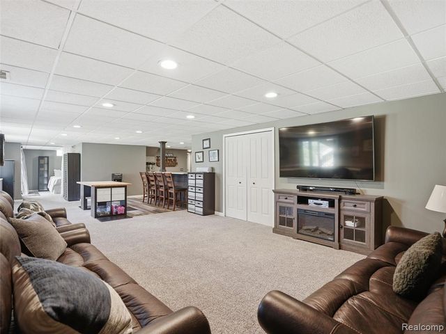 1209 Miners Run, Rochester, MI 48306