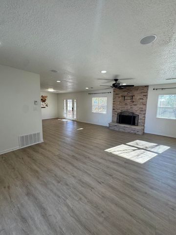 12916 Bryce Avenue NE, Albuquerque, NM 87112