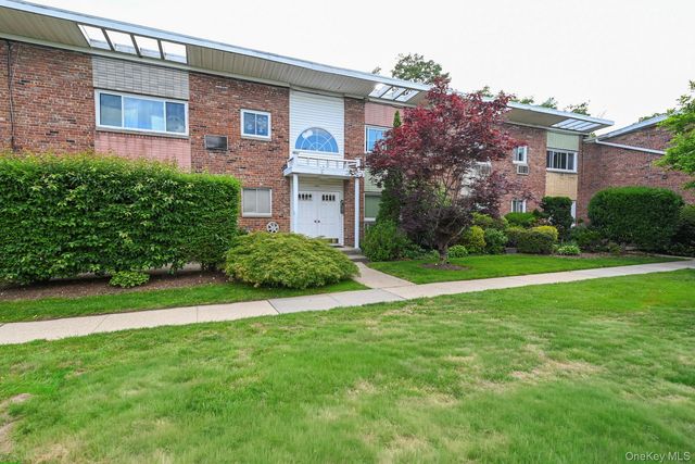 271 N Newbridge Road 2C, Levittown, NY 11756
