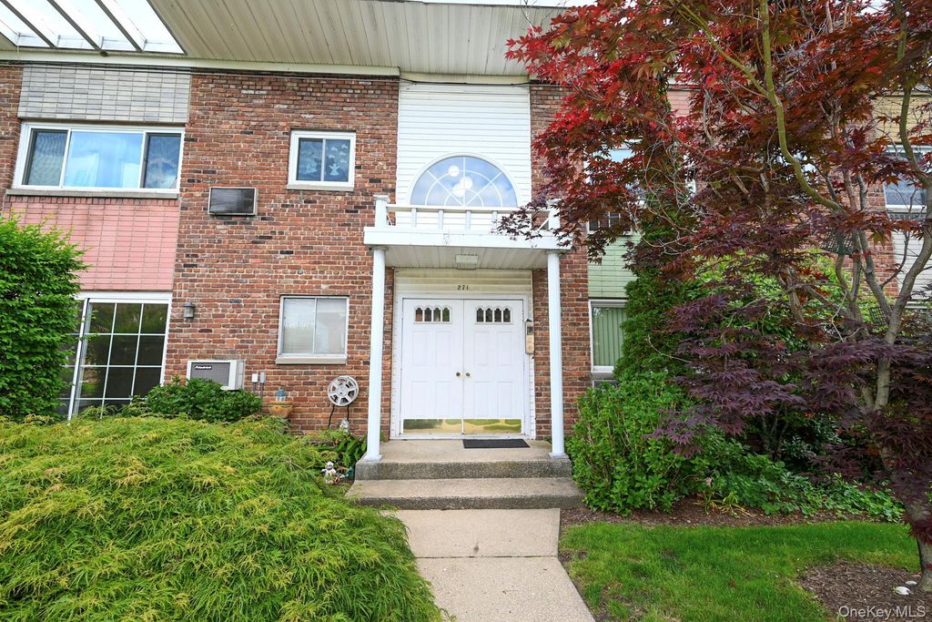 271 N Newbridge Road 2C, Levittown, NY 11756