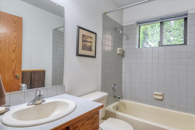 4916 GREENLEAF Ave, Spokane, WA 99021
