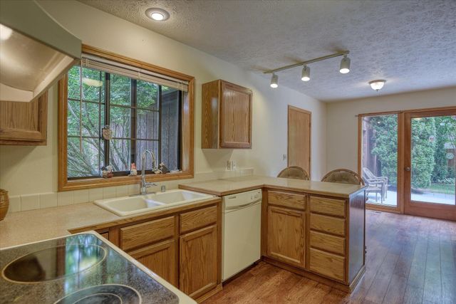 4916 GREENLEAF Ave, Spokane, WA 99021