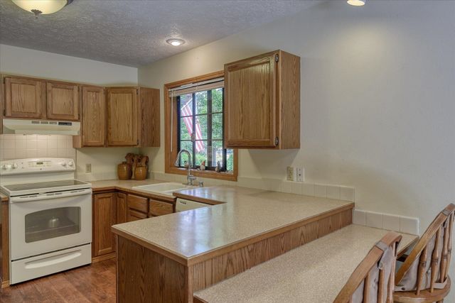 4916 GREENLEAF Ave, Spokane, WA 99021