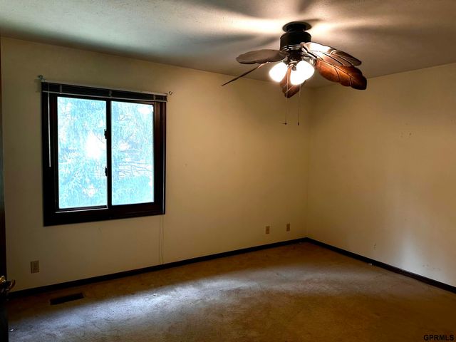 3726 Burr Oak Avenue, Bellevue, NE 68123
