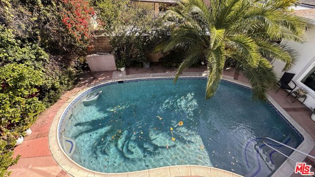 19557 Calvert Street, Tarzana (los Angeles), CA 91335