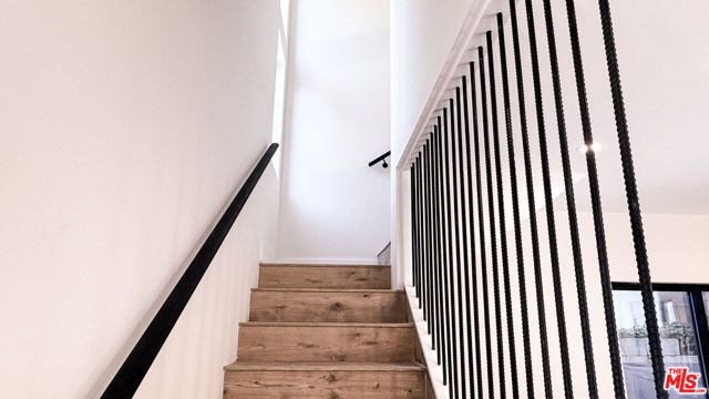 19557 Calvert Street, Tarzana (los Angeles), CA 91335