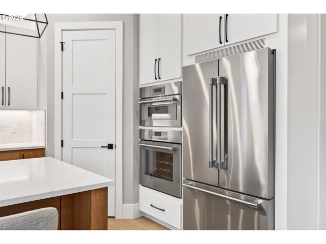 3652 Nw LANA Pl, Portland, OR 97229