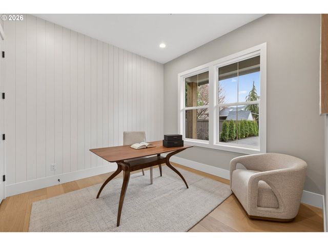 3652 Nw LANA Pl, Portland, OR 97229