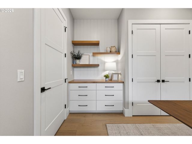 3652 Nw LANA Pl, Portland, OR 97229