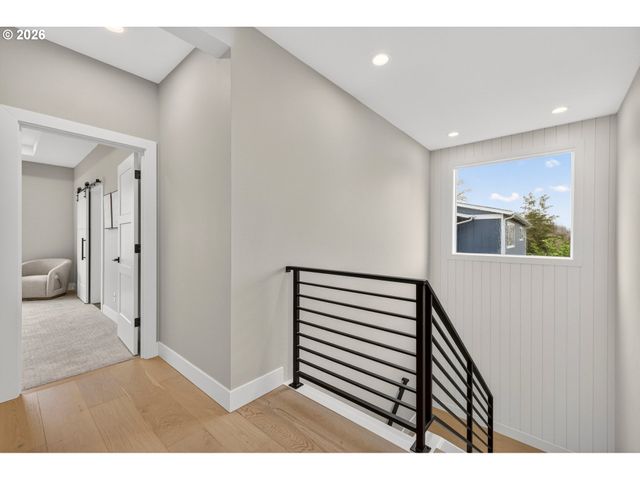 3652 Nw LANA Pl, Portland, OR 97229