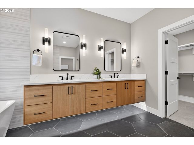 3652 Nw LANA Pl, Portland, OR 97229