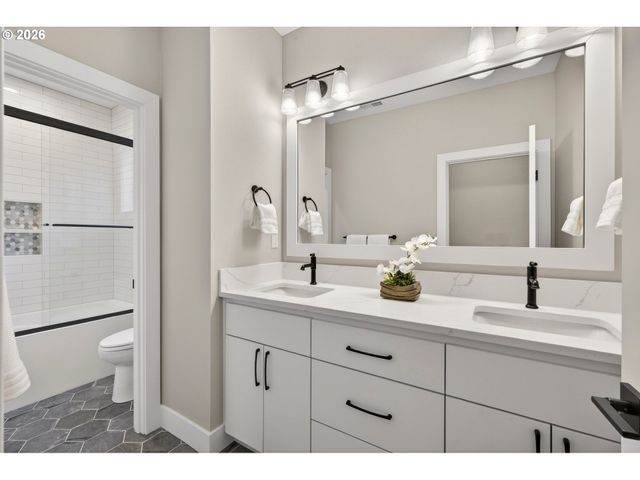 3652 Nw LANA Pl, Portland, OR 97229