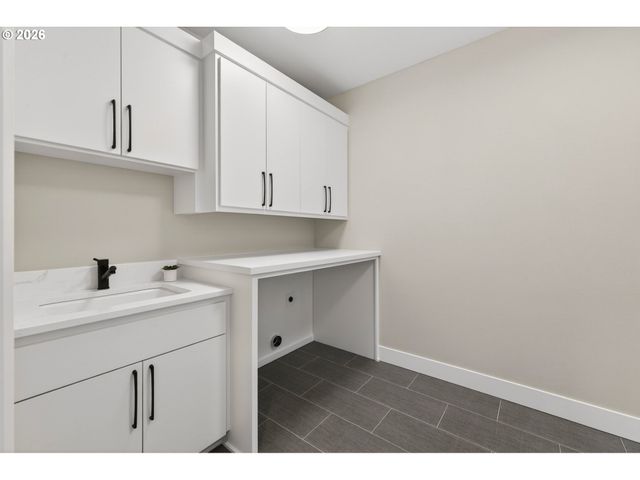 3652 Nw LANA Pl, Portland, OR 97229