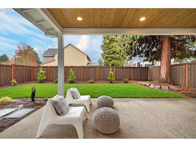 3652 Nw LANA Pl, Portland, OR 97229