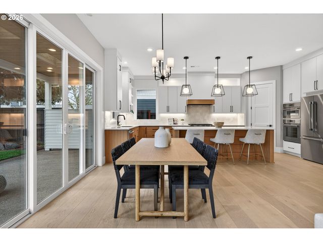 3652 Nw LANA Pl, Portland, OR 97229