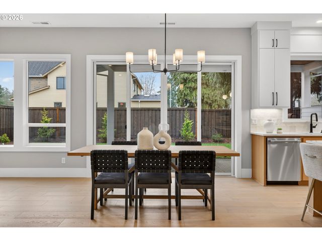 3652 Nw LANA Pl, Portland, OR 97229