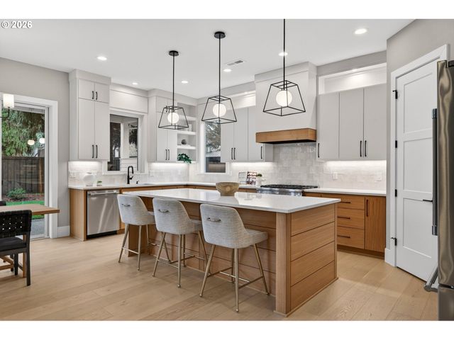 3652 Nw LANA Pl, Portland, OR 97229