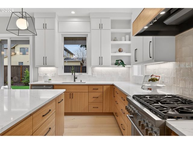 3652 Nw LANA Pl, Portland, OR 97229