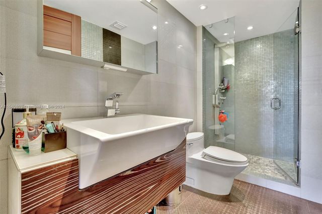 19667 Turnberry Way 3E, Aventura, FL 33180