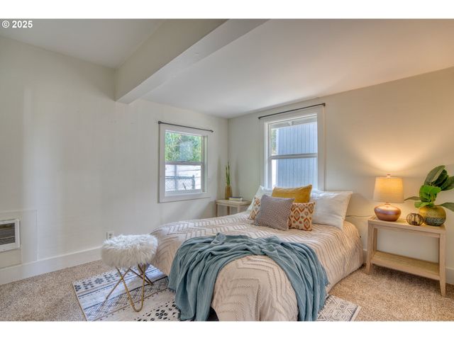 1302 E 10TH St, The Dalles, OR 97058