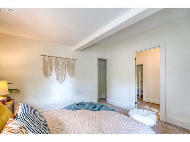 1302 E 10TH St, The Dalles, OR 97058