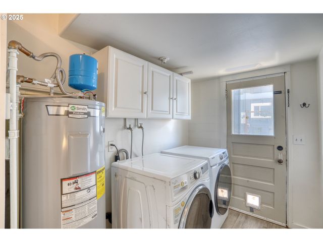 1302 E 10TH St, The Dalles, OR 97058