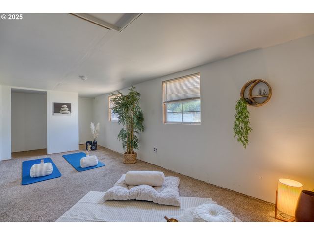 1302 E 10TH St, The Dalles, OR 97058
