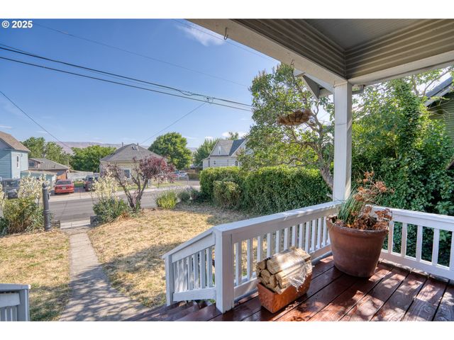 1302 E 10TH St, The Dalles, OR 97058