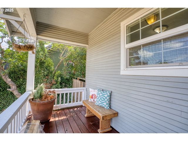 1302 E 10TH St, The Dalles, OR 97058