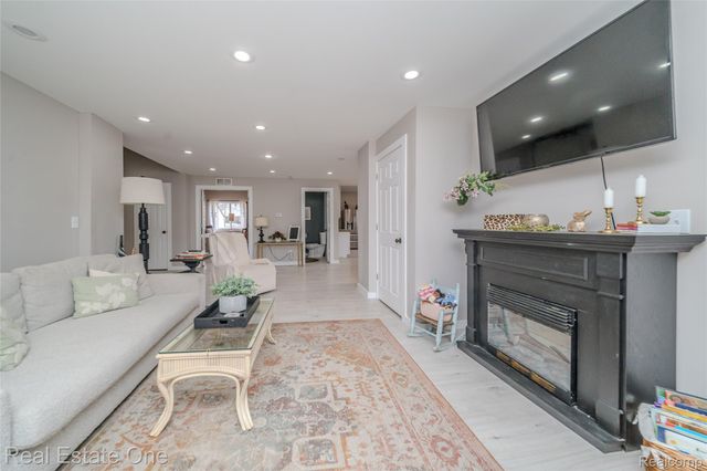 515 S Michigan Avenue, Howell, MI 48843