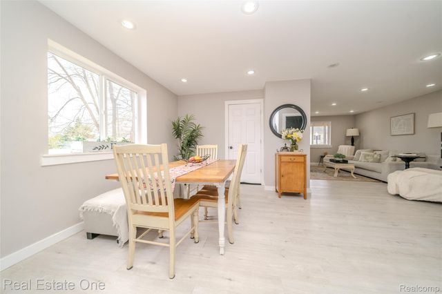 515 S Michigan Avenue, Howell, MI 48843