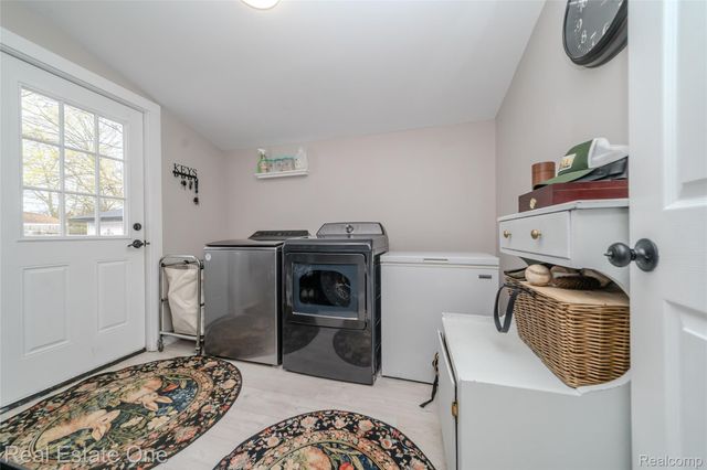 515 S Michigan Avenue, Howell, MI 48843