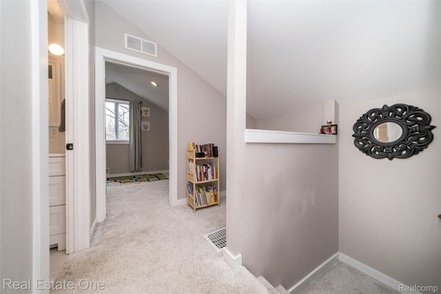515 S Michigan Avenue, Howell, MI 48843