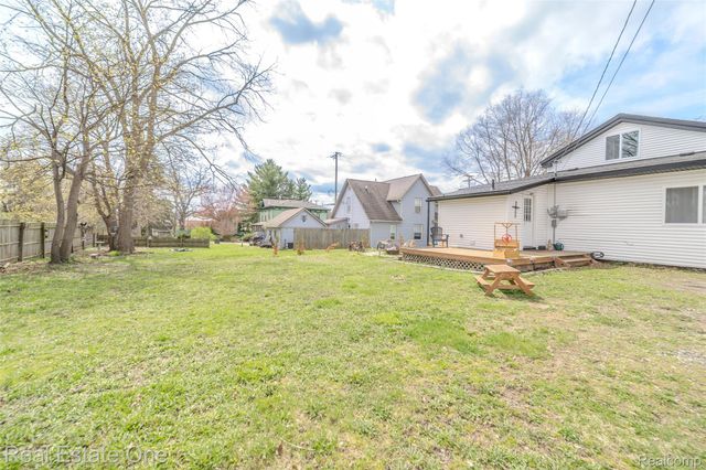 515 S Michigan Avenue, Howell, MI 48843