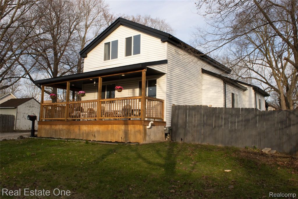 515 S Michigan Avenue, Howell, MI 48843