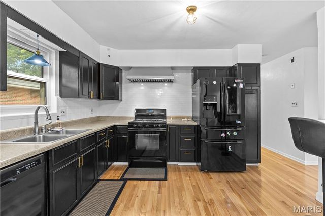 7153 Whaley Place, St Louis, MO 63116