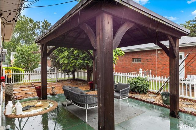 7153 Whaley Place, St Louis, MO 63116