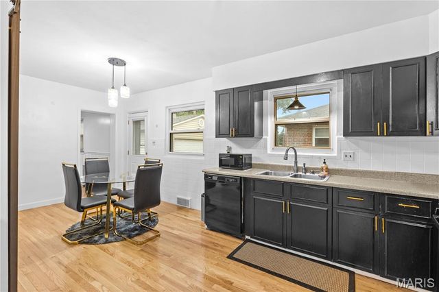 7153 Whaley Place, St Louis, MO 63116