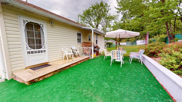 7 Crestwood Trail, Monroe, NY 10950