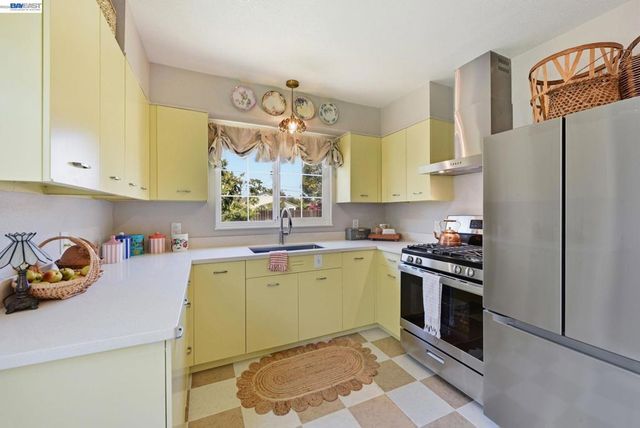 1135 Via Esperanza, San Lorenzo, CA 94580