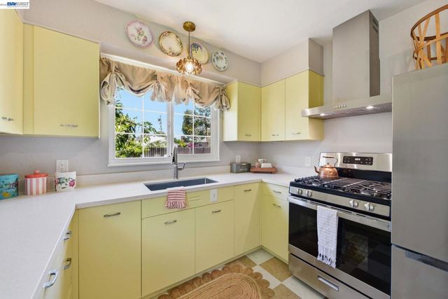 1135 Via Esperanza, San Lorenzo, CA 94580