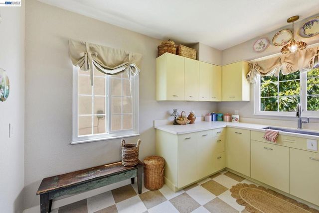 1135 Via Esperanza, San Lorenzo, CA 94580