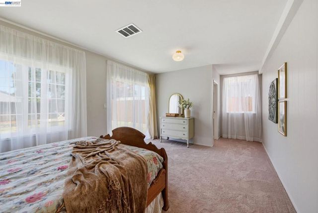 1135 Via Esperanza, San Lorenzo, CA 94580