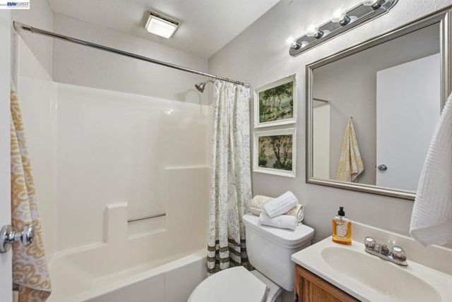 1135 Via Esperanza, San Lorenzo, CA 94580