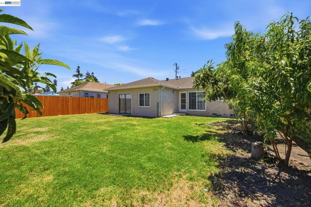 1135 Via Esperanza, San Lorenzo, CA 94580