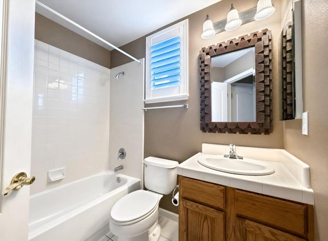 5432 Casa Grande Ave, Rocklin, CA 95677