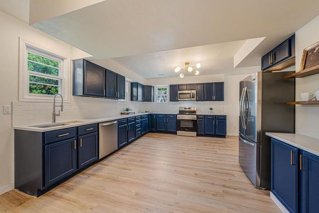 728 W 4TH AVENUE, Oshkosh, WI 54901