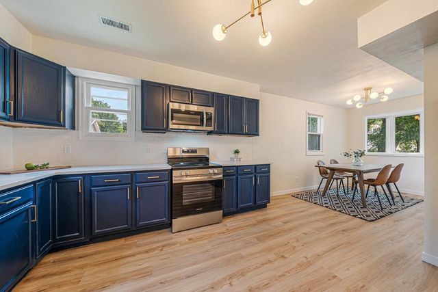 728 W 4TH AVENUE, Oshkosh, WI 54901